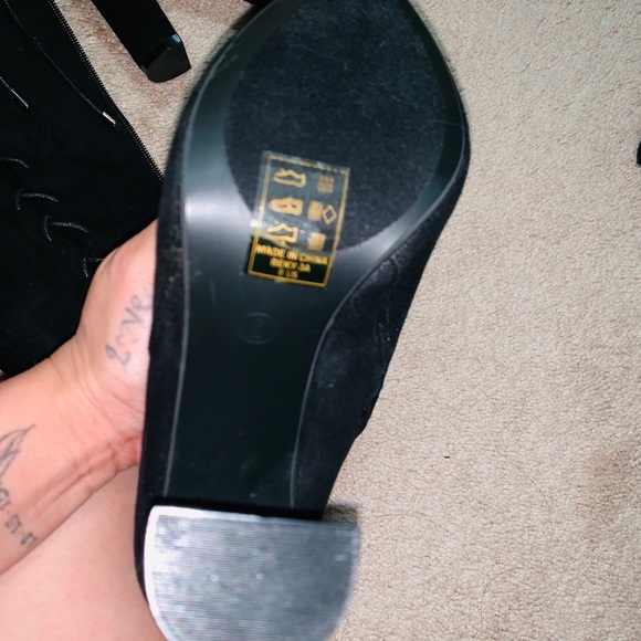 Thigh high tie up boots - Picture 3 of 7